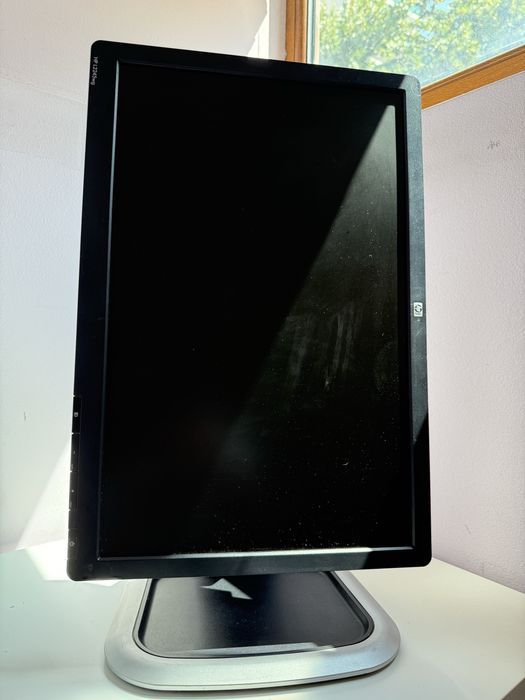 Офис монитор HP 22" Widescreen LCD 160°