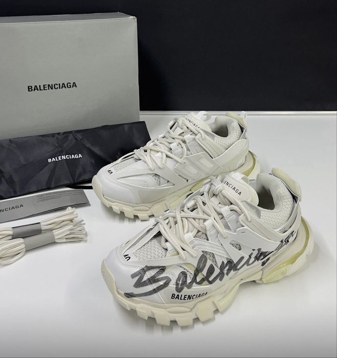Balenciaga-Track