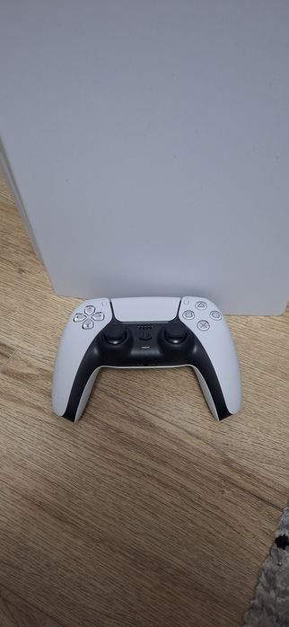 Play station 5 .