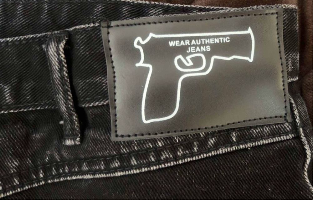 Дамски къси дънкови панталони в черен цвят