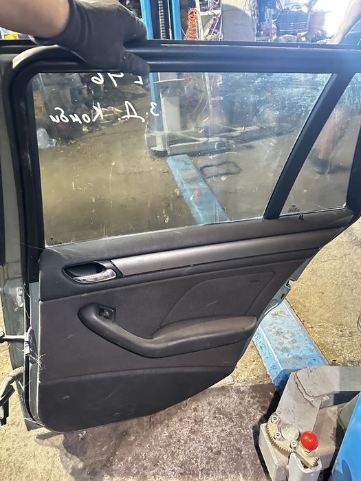 Задна дясна врата BMW e46 КОМБИ!