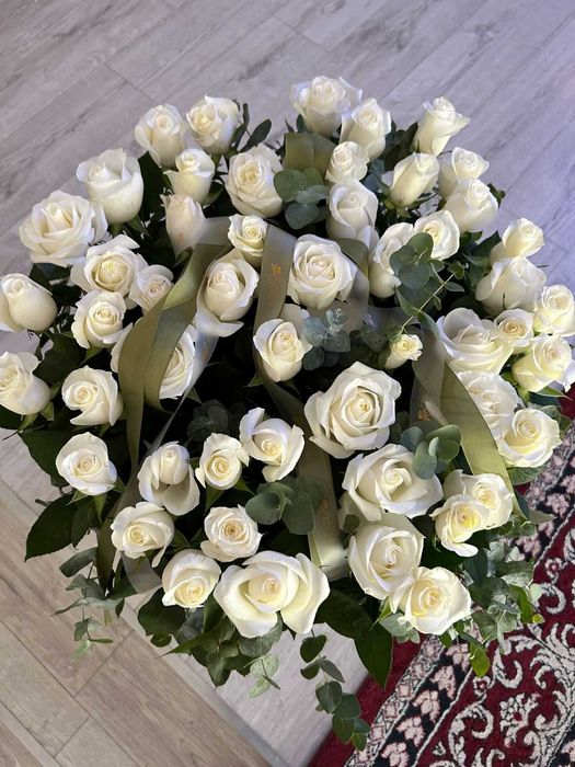 Цветы белый розы 51 роз