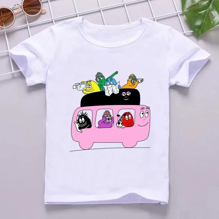 Vrei un tricou personalizat care să iasă în evidență?
