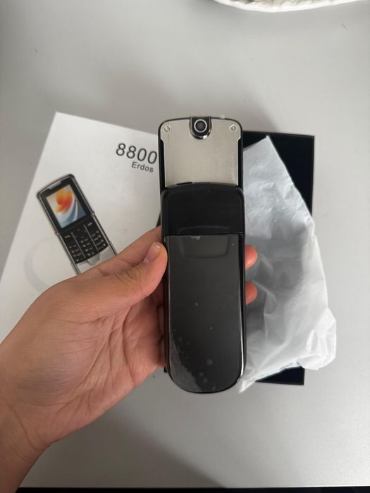 Продам новый Nokia 8800.