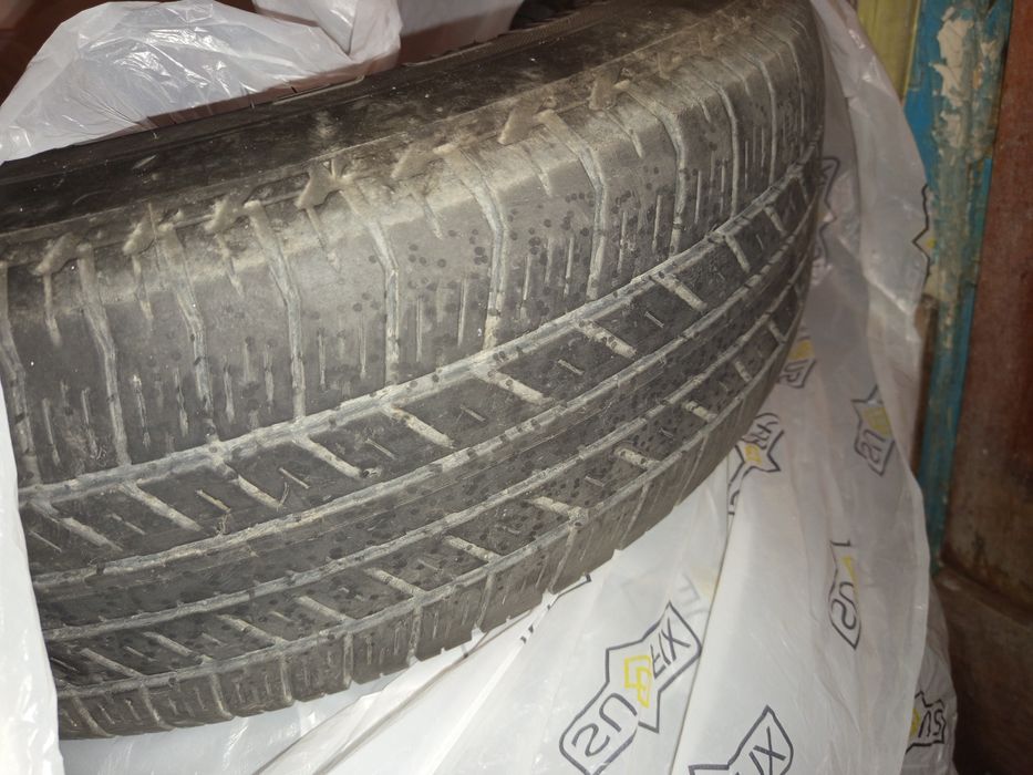 Продам комплект резины.