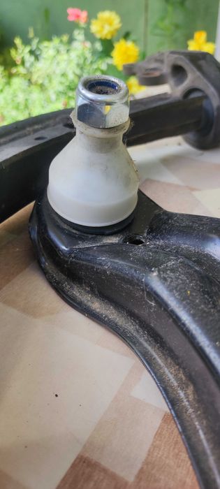 Предни шарнири с носачи - Нисан Алмера