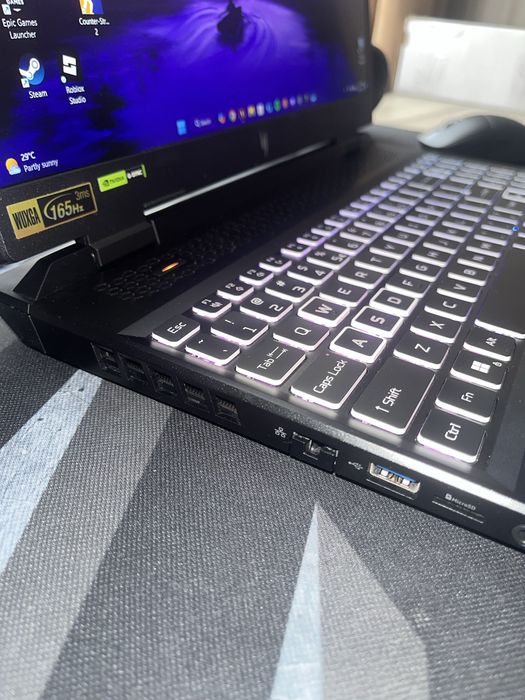 leptop acer nitro AN16-51