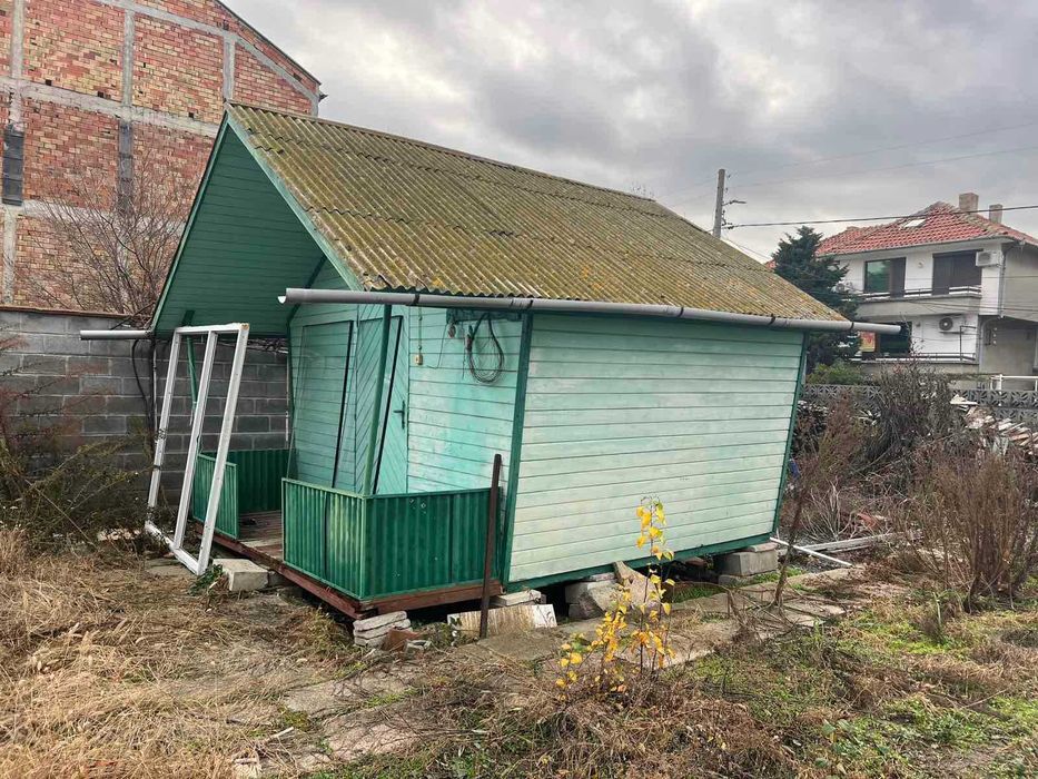 Продавм дървено бунгало
