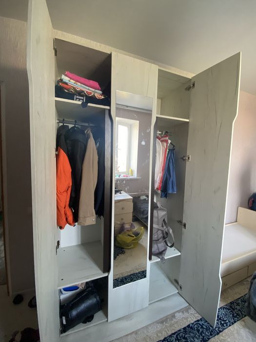 Шкаф срочно продам