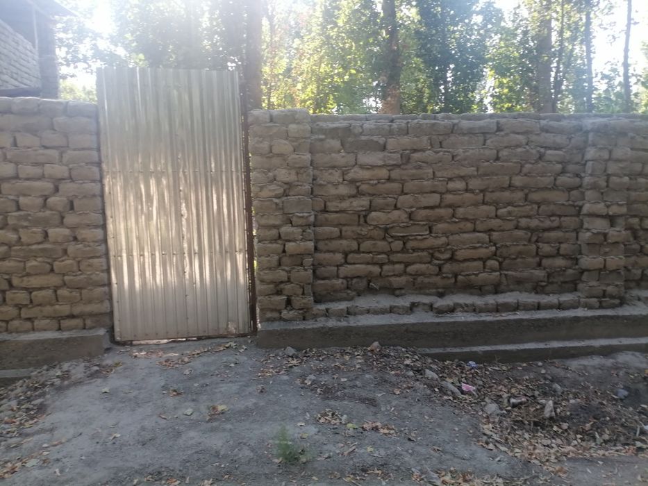 Yer uchastkasi sotiladi zudlik blan 6 sotih hama sharoit mavjud