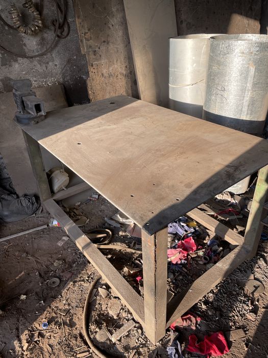 Продается металлический стол
