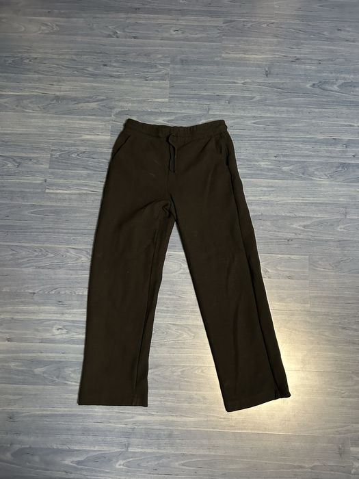 Pantaloni Zara.