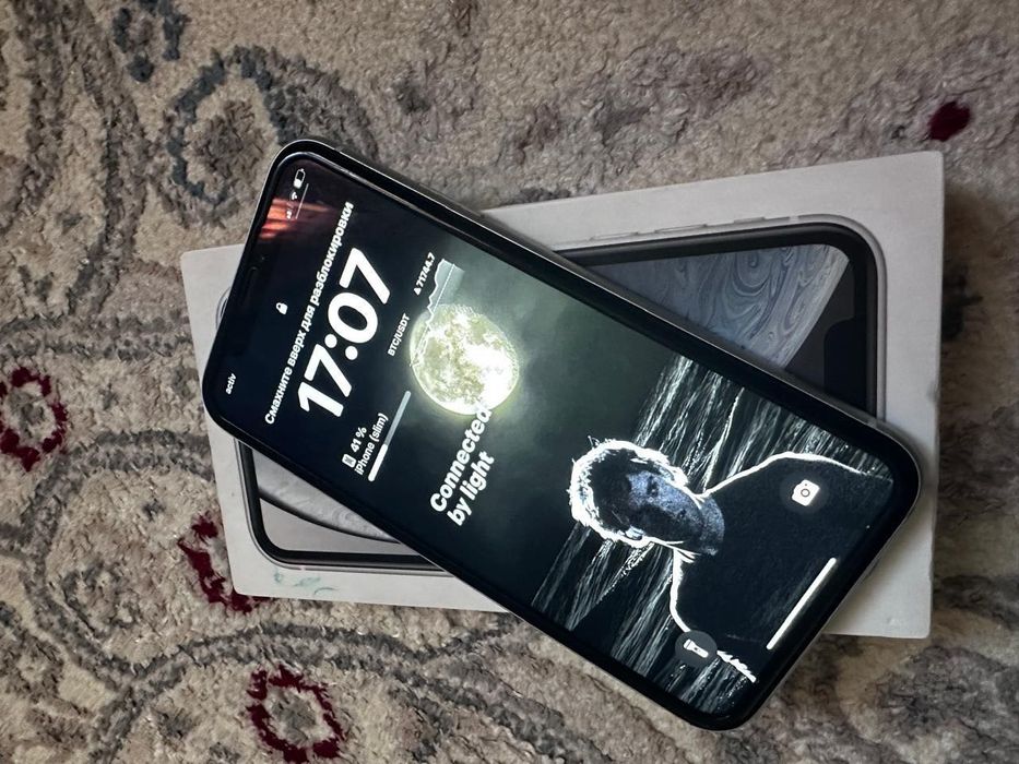 продам iPhone XR