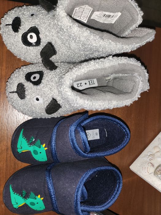 Papuci bebe mărimea 22
