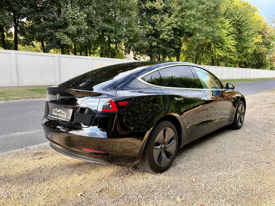TESLA Model 3 2020 — imagine 3