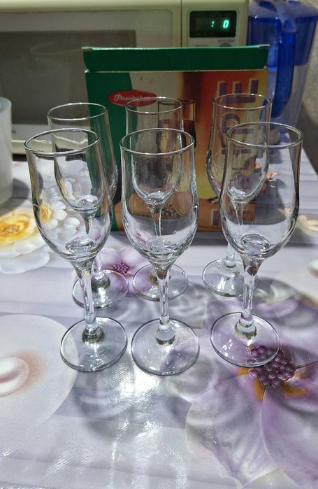 Стаканы--Фужеры для шампаского.