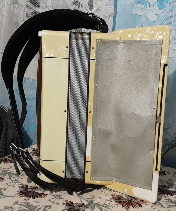 Vând Acordeon Hohner Verdi III