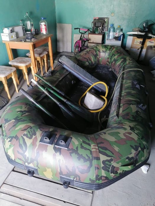 Продам лодку с мотором