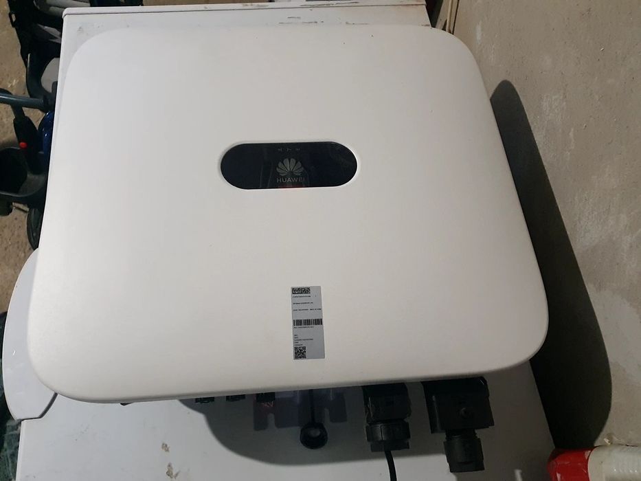 Invertor hybrid Huawei 6kw trifazat