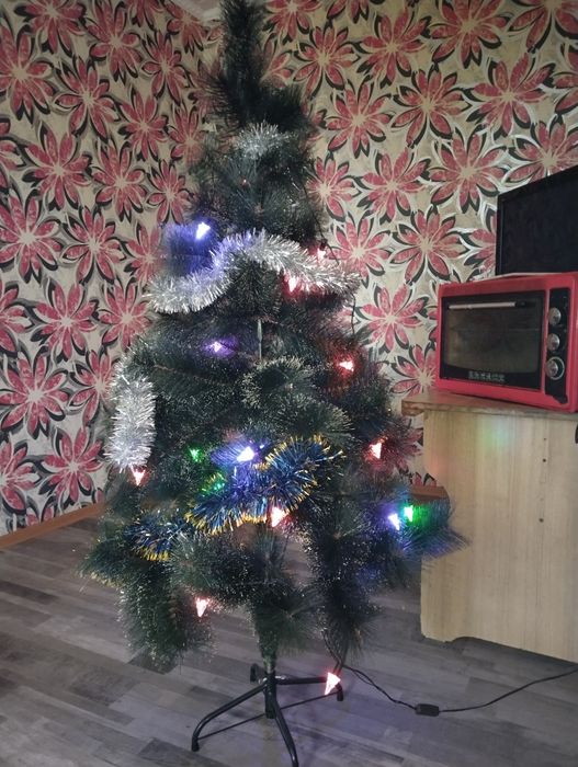 Продам искусственную ёлку