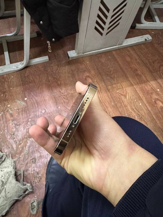 Iphone 12 pro sotiladi yaxshi xolatda gold