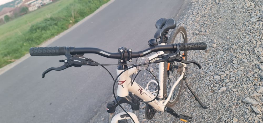 Bicicleta Crossline Traveller alba marimea M, roti 28