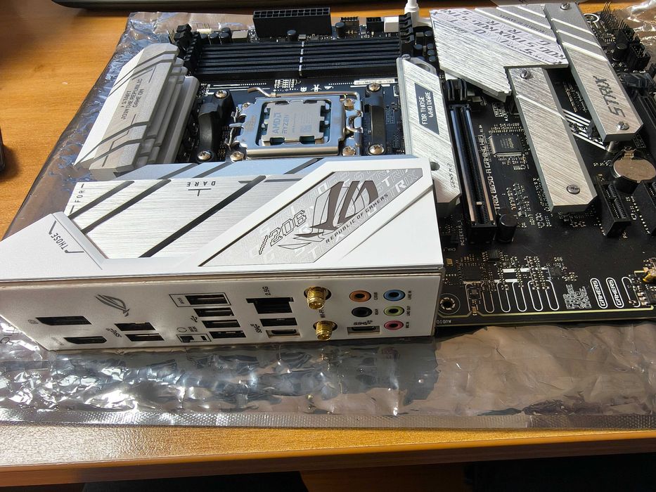 Дъно ASUS ROG Strix B650-A Gaming WiFi - socket AM5