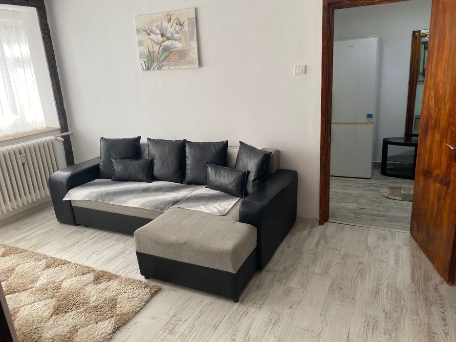 Închiriez apartament