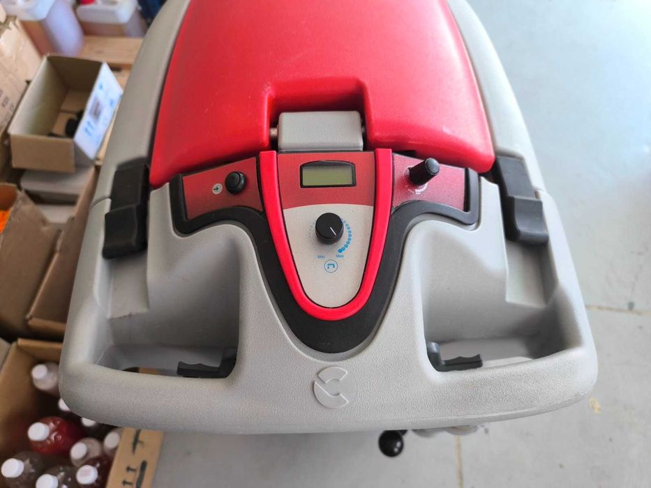 Подопочистващ скубер автомат COMAC Abila 52 BT