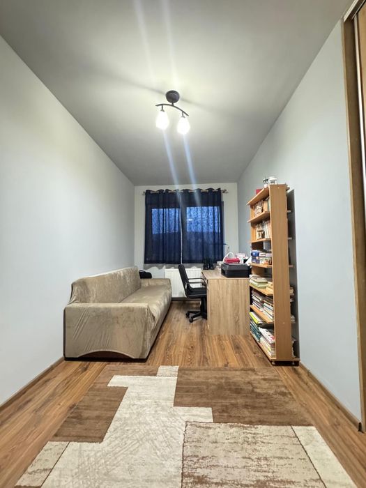 Vând apartament cu 3 camere mobilat în Florești, zona Tineretului