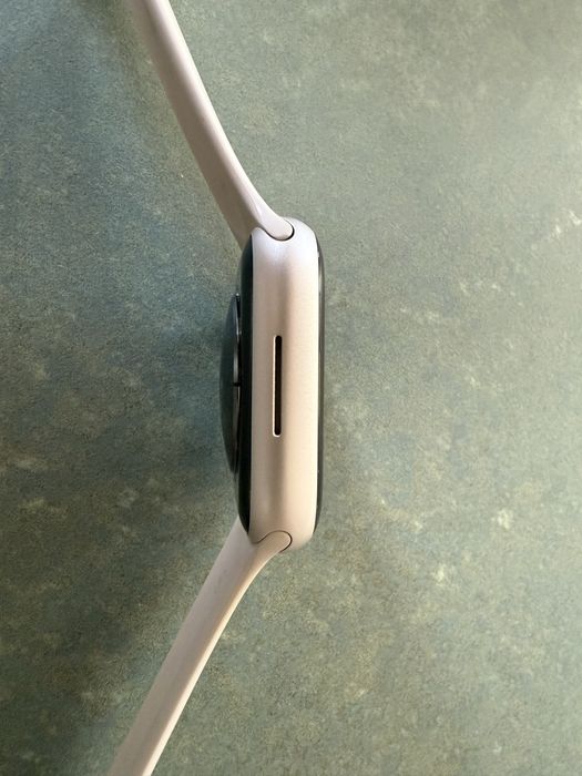 Apple Watch 8, 45 mm cellular starlight