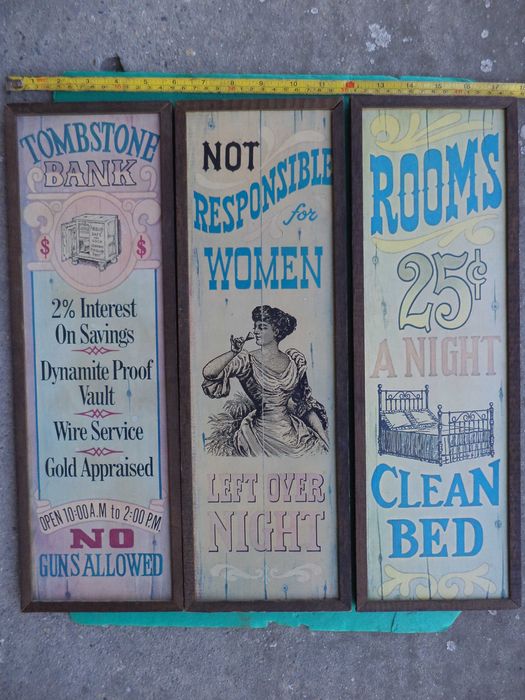 Obiecte vechi de colectie insigne monede semne arma reclame sapunuri