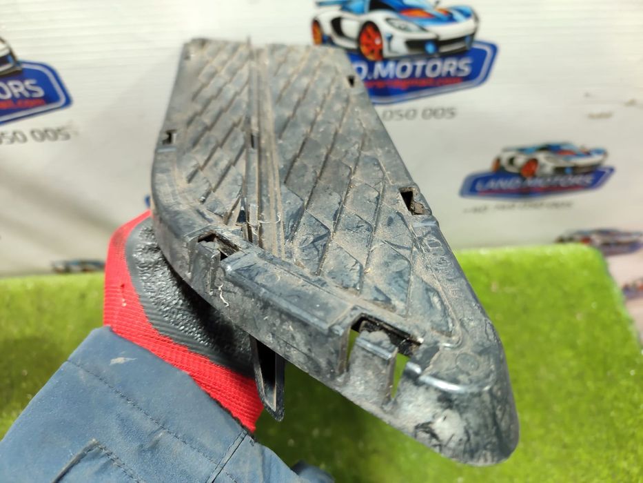 GRILA BARA FATA DREAPTA BMW SERIA 3 E90 LCI 318D 2.0 DIESEL 2009 COD OEM 7138418 / 51117138418 / 2005-2013