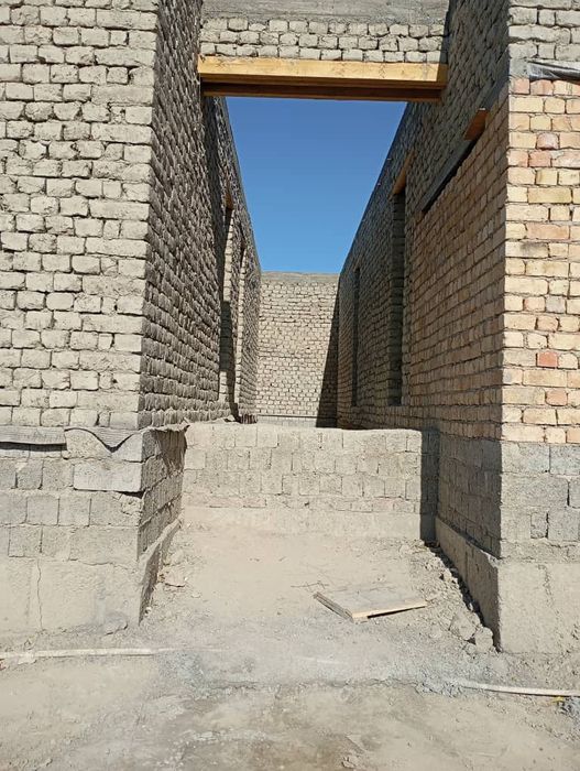 Qurub bitkazilmagan uy sotiladi