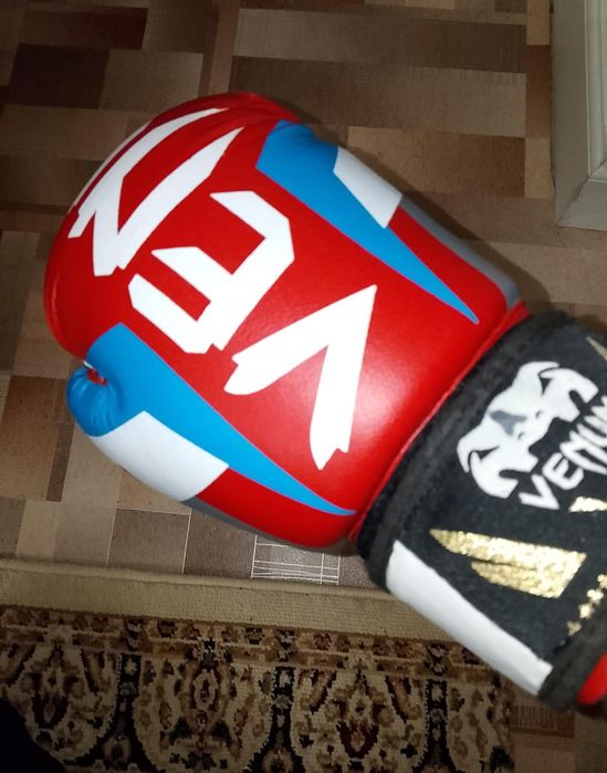 Боксёрские перчатки 12oz