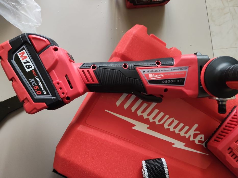 Vând trusă flex Milwakee și pistol impact Milwakee