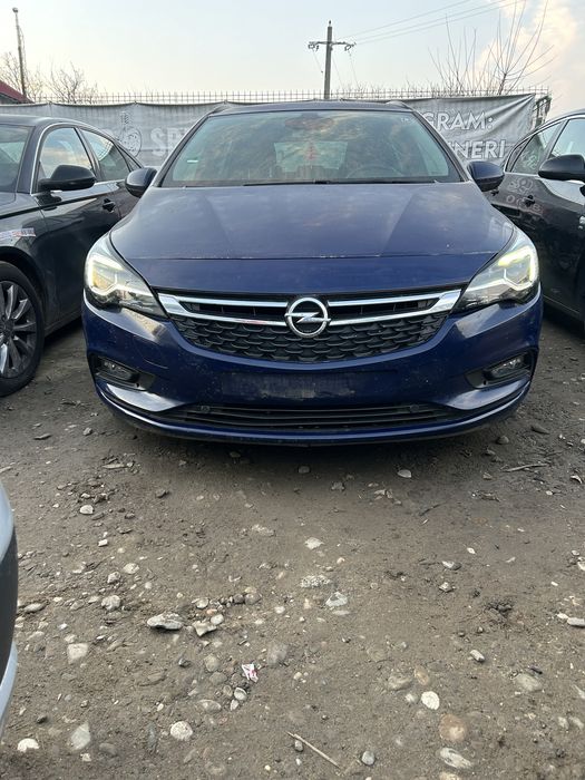 Bară spate , stopuri led , haion Opel Astra K 2018 break