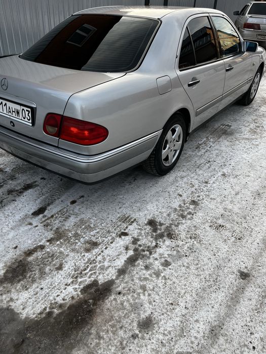 Продам а/м мерседес w 210 е 200