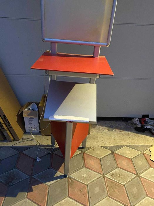 Panou stand de prezentare produse cu lumina