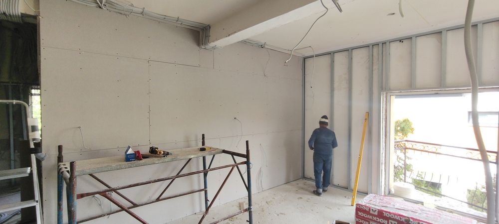 Execut lucrări de finisaje interioare exterioare