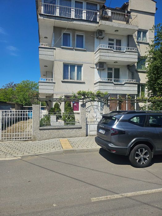 Продава се самостоятелна къща в гр. Ахелой