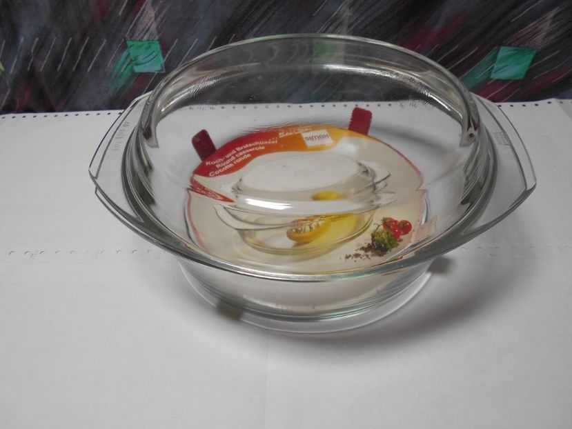 Vas yena sticla termorezistenta Star Line cu capac 2,5 litri