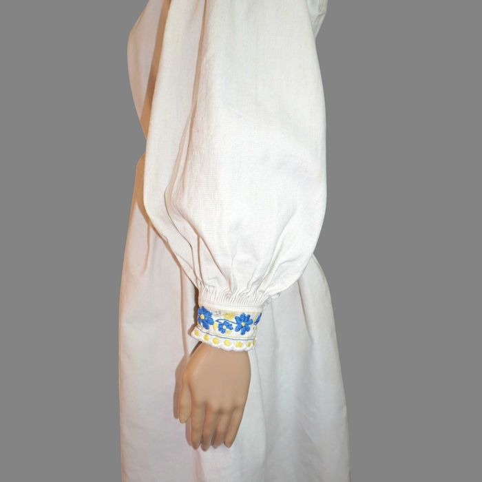 Spacel si poala , ie traditionala veche si poale panza de casa  M