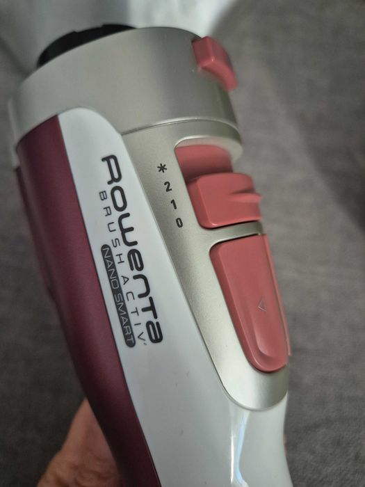 Perie rotativa Rowenta 800W ionizare si CADOU placa indreptat par