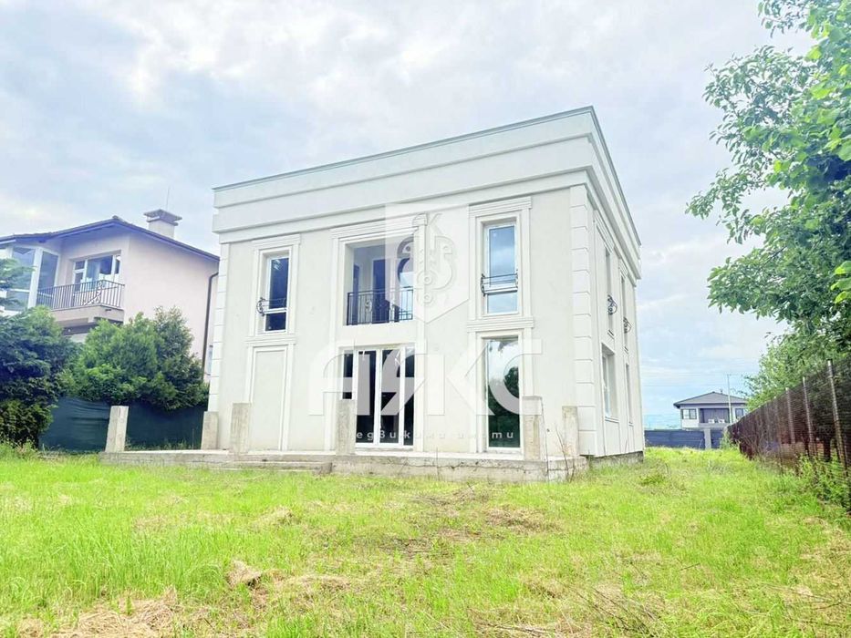 Продава се Къща в Костинброд - 370 кв.м за 1109 €/кв.м - Снимка #1