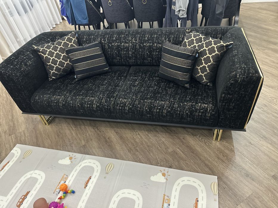 Продам диван для гостиной