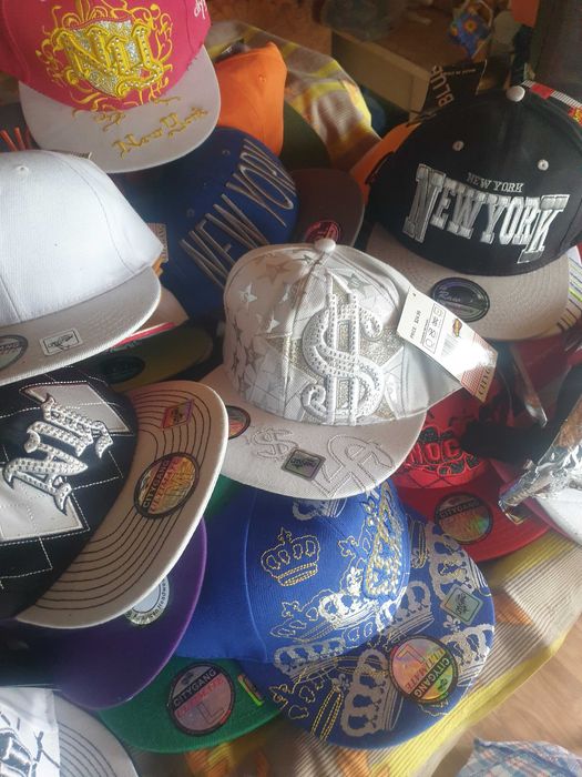 Маркови шапки с козирка    Внос от Англия 60 разновидности