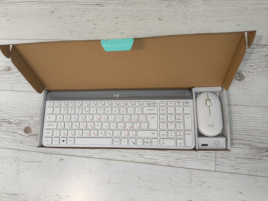 Logitech SLIM Combo МK470 Мишка и клавиатура