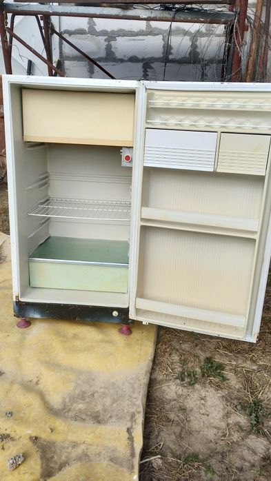 Frigider cu congelator Arctic