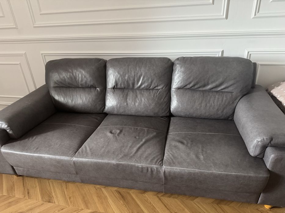 Диван серый кожаный